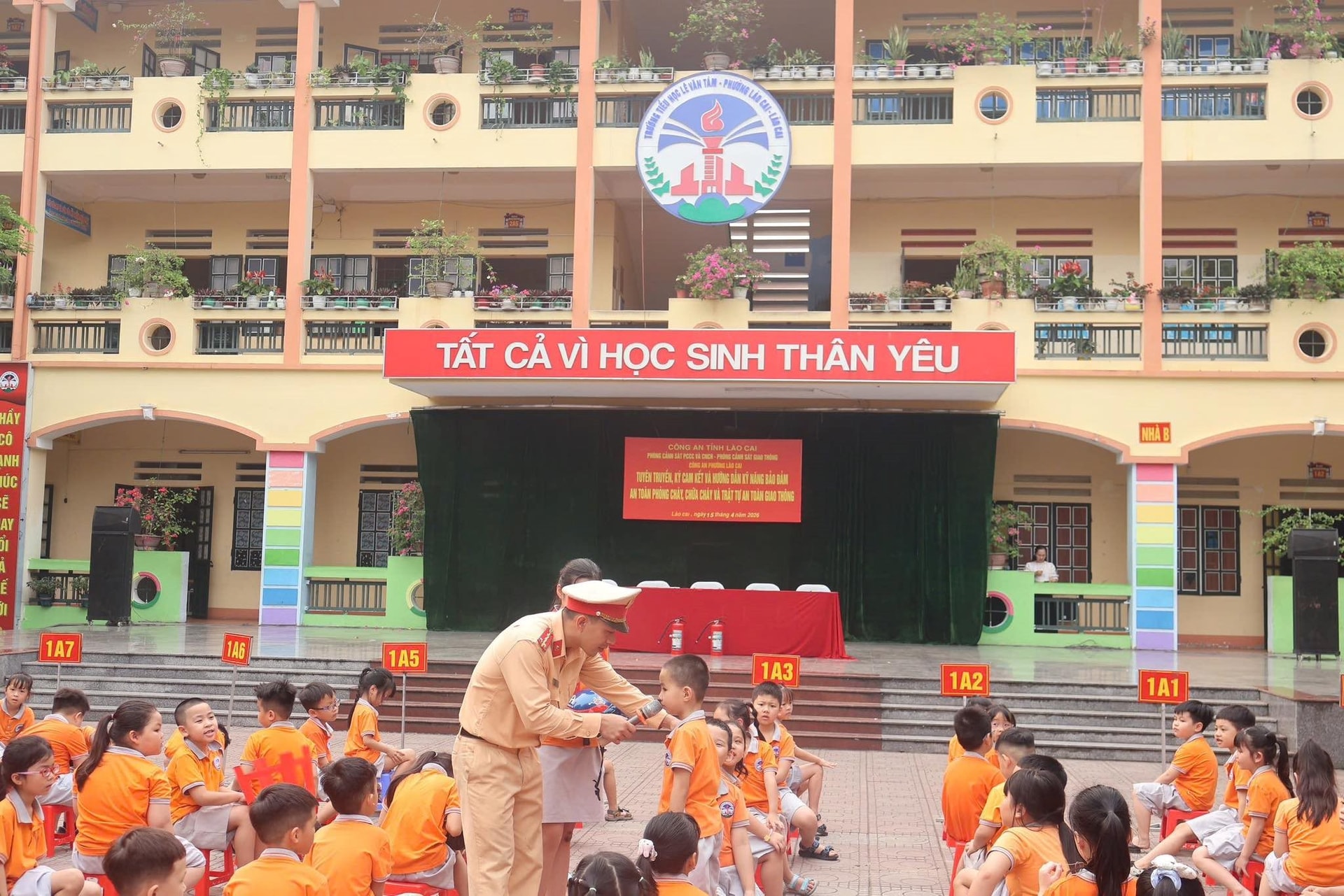 tuyen-truyen-atgt-lao-cai.jpg