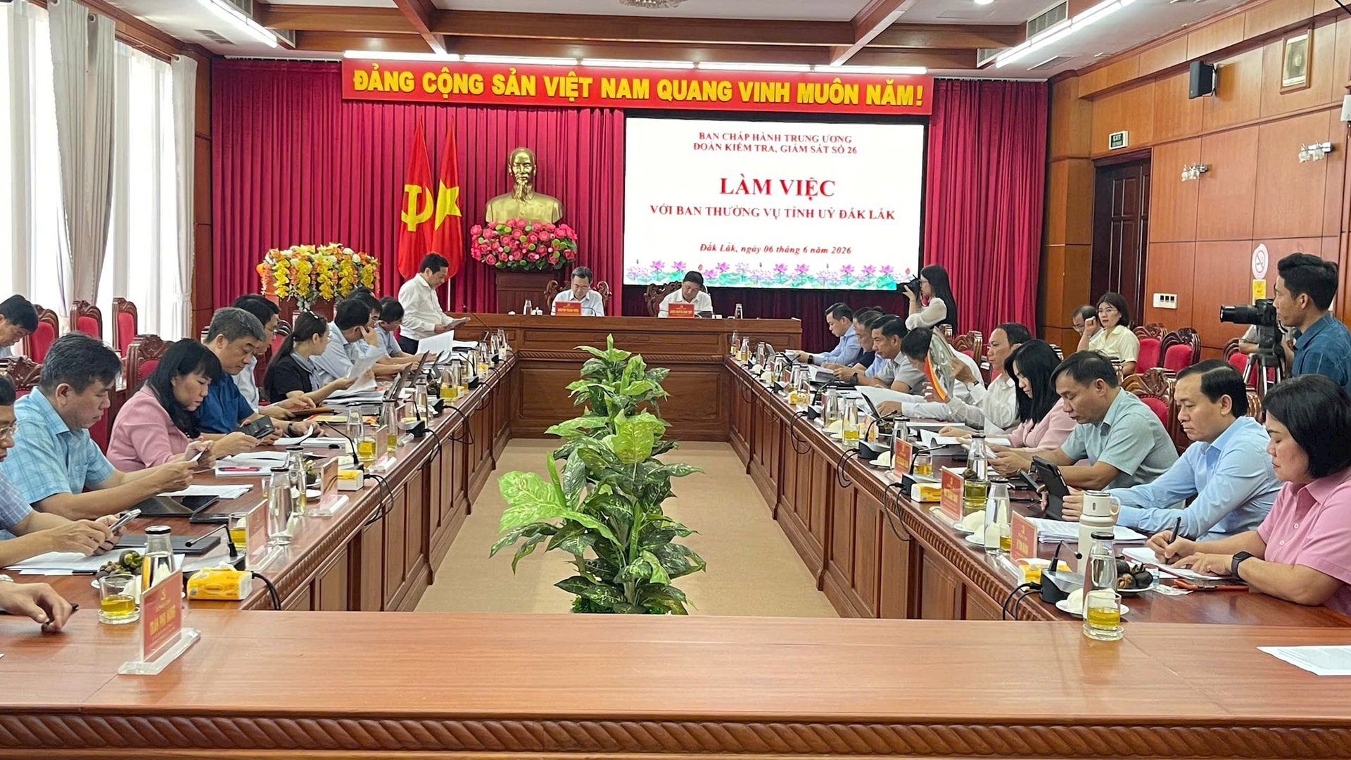 bo-chinh-tri.jpg