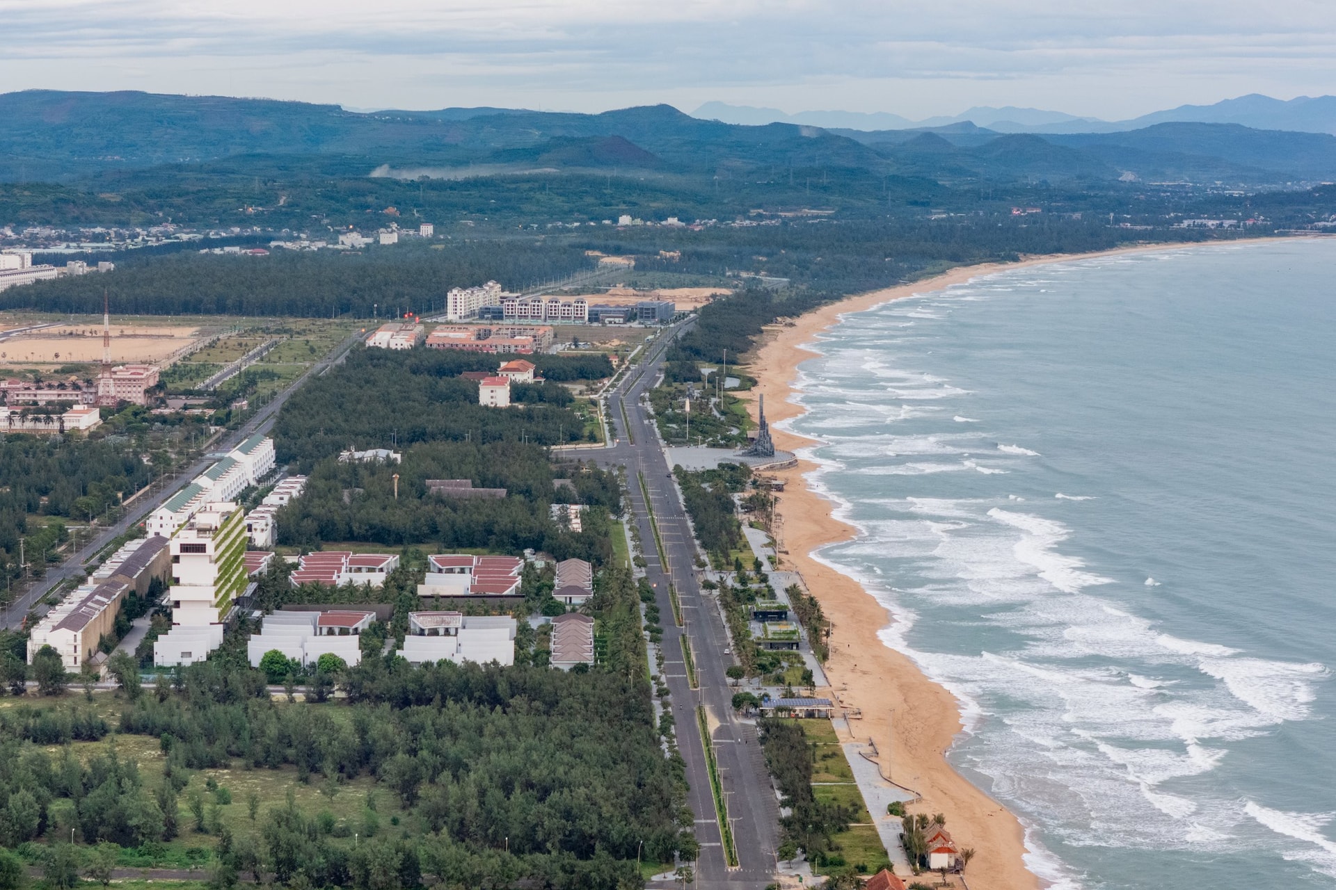 duong-doc-lap-ngay-thap-nghinh-phong-phu-yen-.jpg