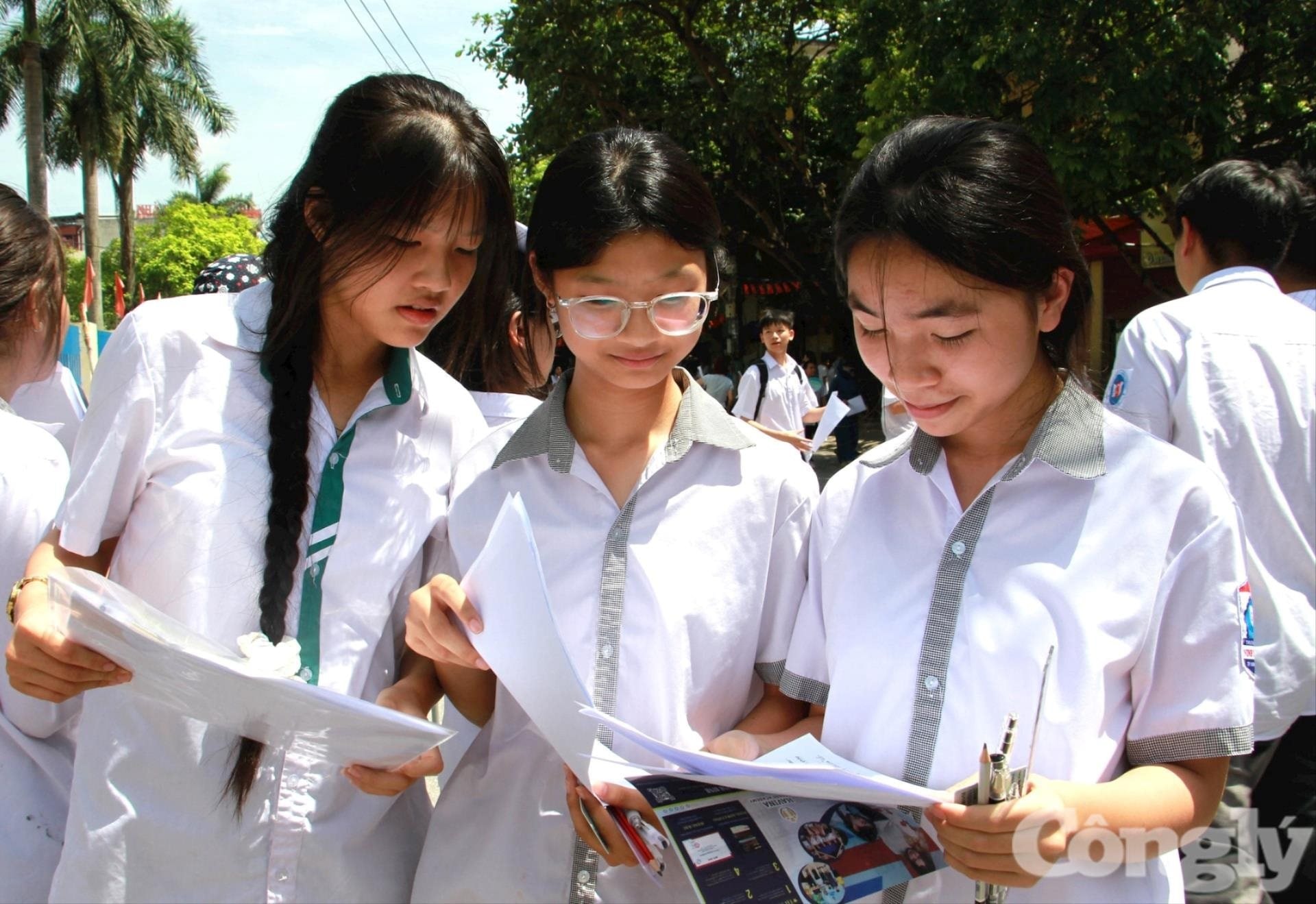 thi_sinh_ninh_binh_thi_vao_lop_10.jpg