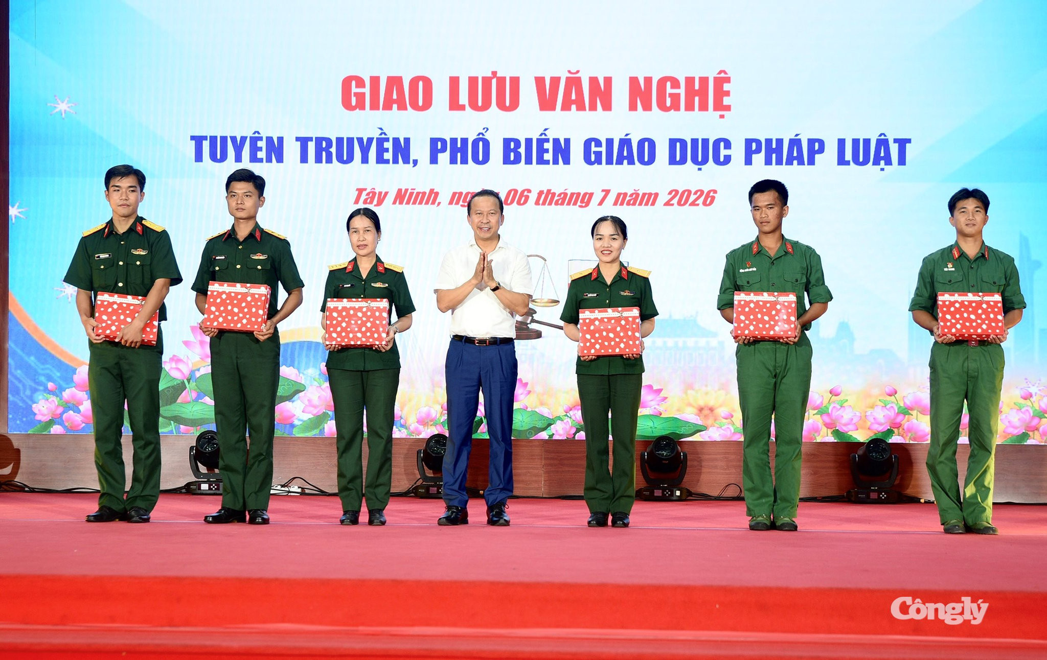 z8014613870389_e98719a4ddc2bf644022d1f15124c4fc(1).jpg
