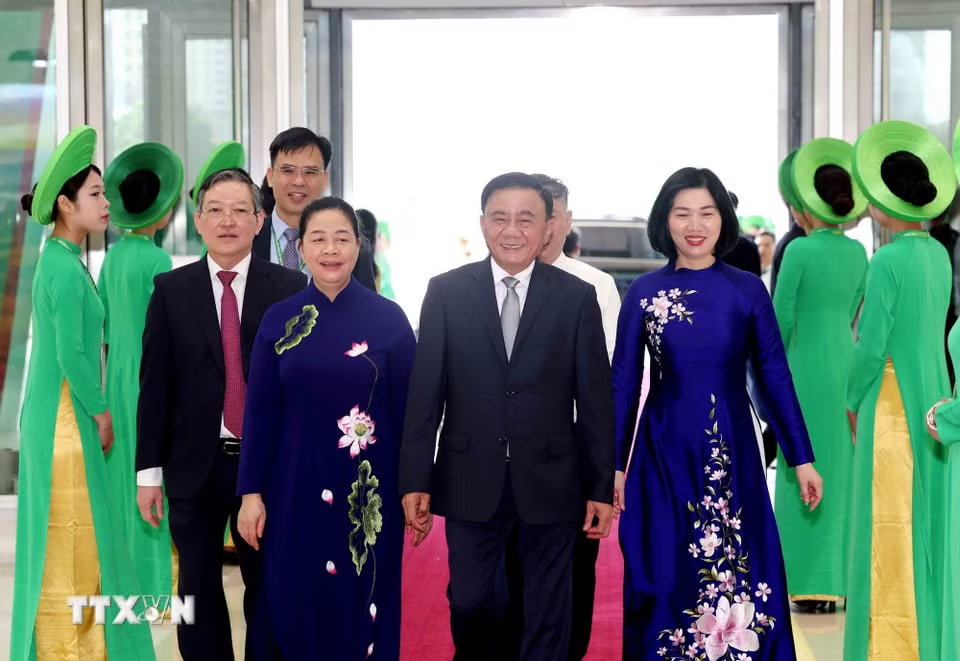 Đồng chí Trần Cẩm Tú, Ủy viên Bộ Chính trị, Thường trực Ban Bí thư đến dự Đại hội Hội Nông dân Việt Nam lần thứ IX. (Ảnh: Phương Hoa/ TTXVN)