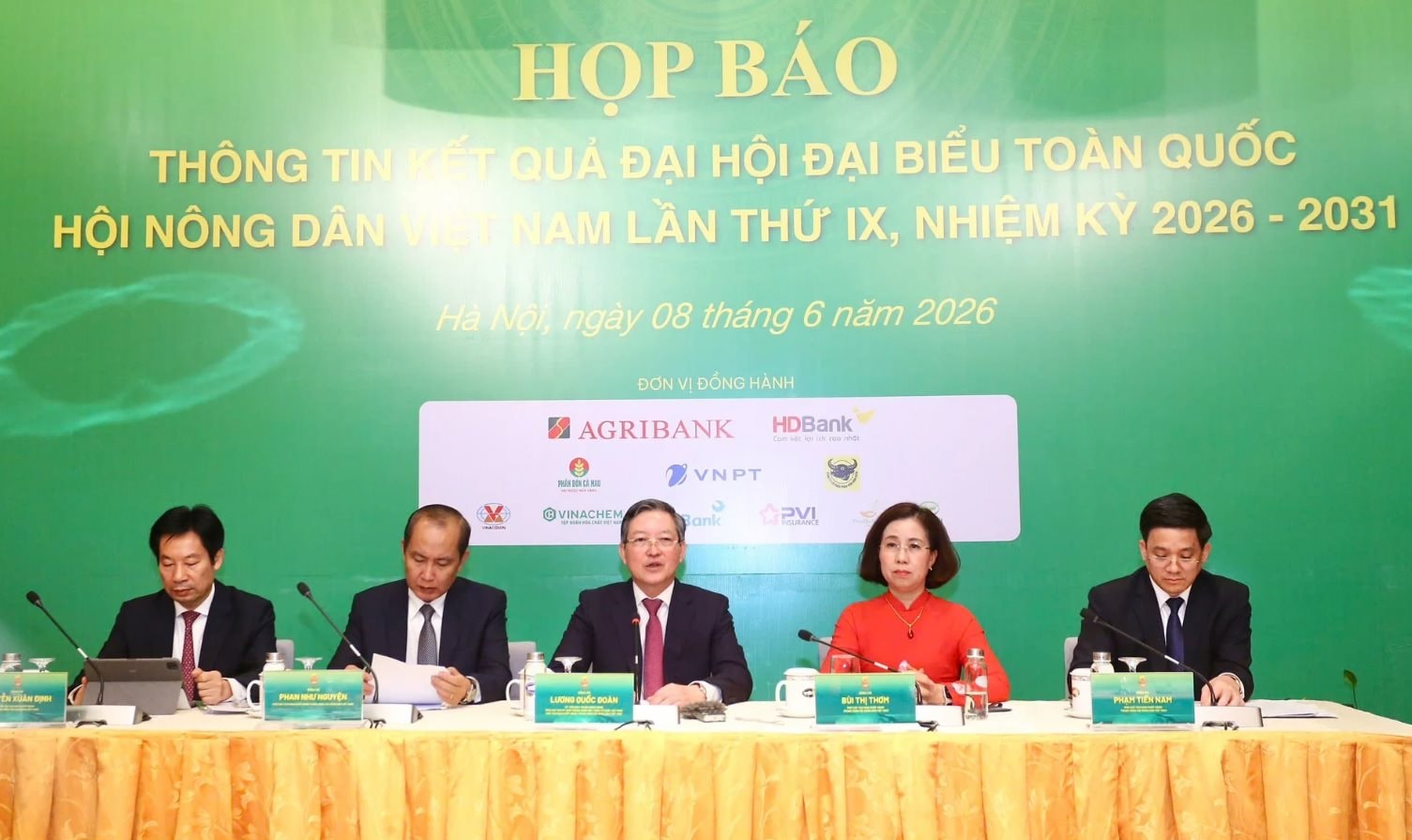 hop-bao-hoi-nong-dan.jpg