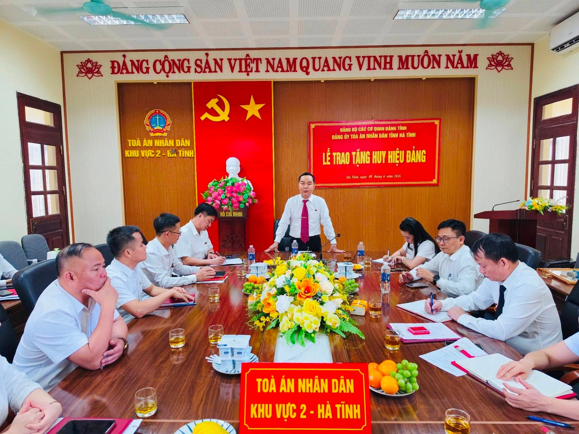 trao_huy_hieu_30_nam_tuoi_dang_1.jpg