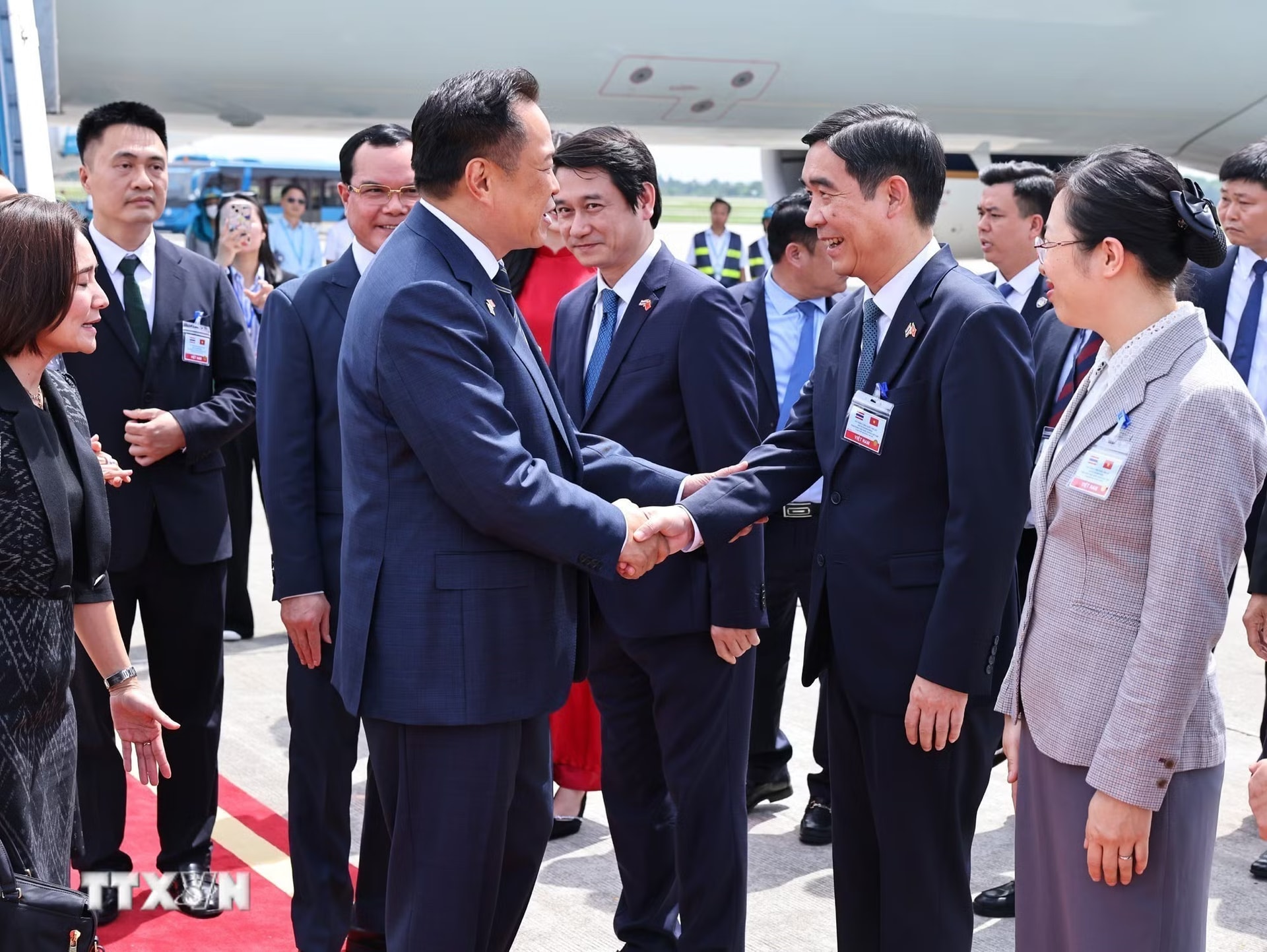 ttxvn-thu-tuong-vuong-quoc-thai-lan-bat-dau-tham-chinh-thuc-viet-nam5.jpg