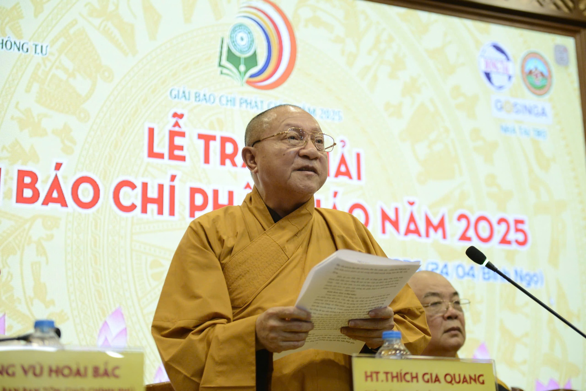 hoang-thuong-thich-gia-quang.jpg