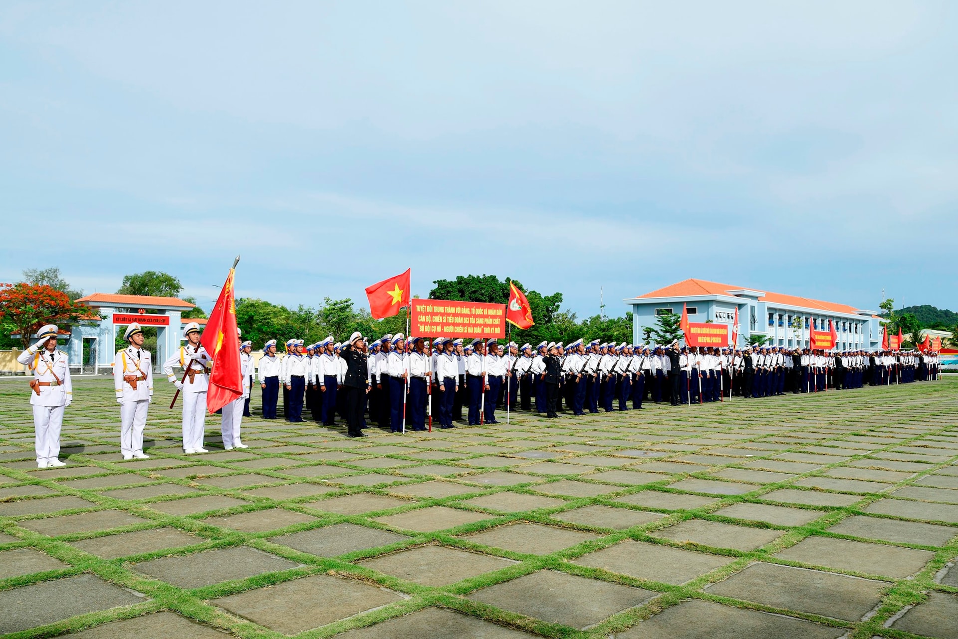 2.-cac-khoi-csm-tham-gia-le-tuyen-the-tai-tieu-doan-563.jpg