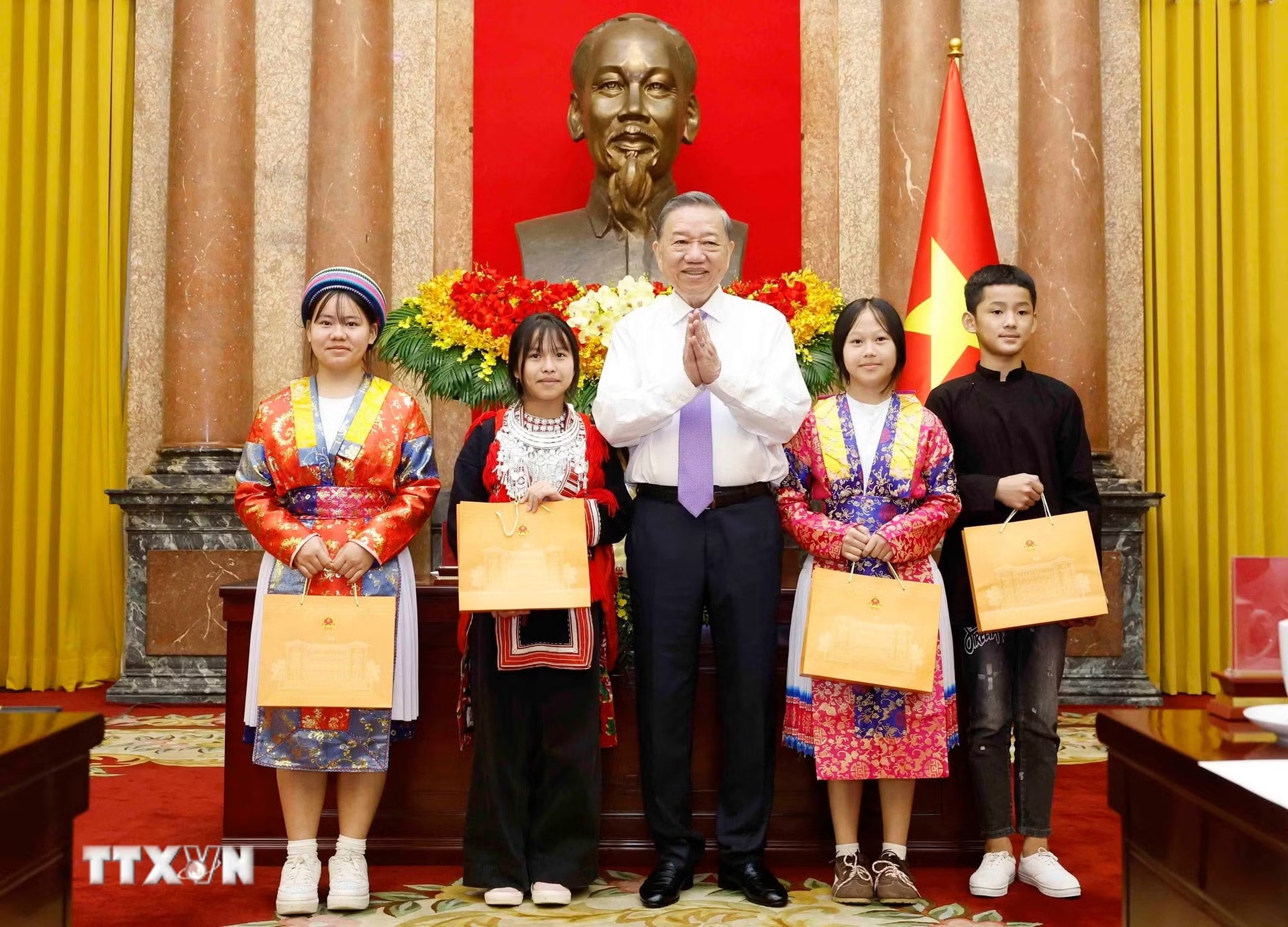 ttxvn-1006-tong-bi-thu-chu-tich-nuoc-viec-tu-te-7-1566.jpg