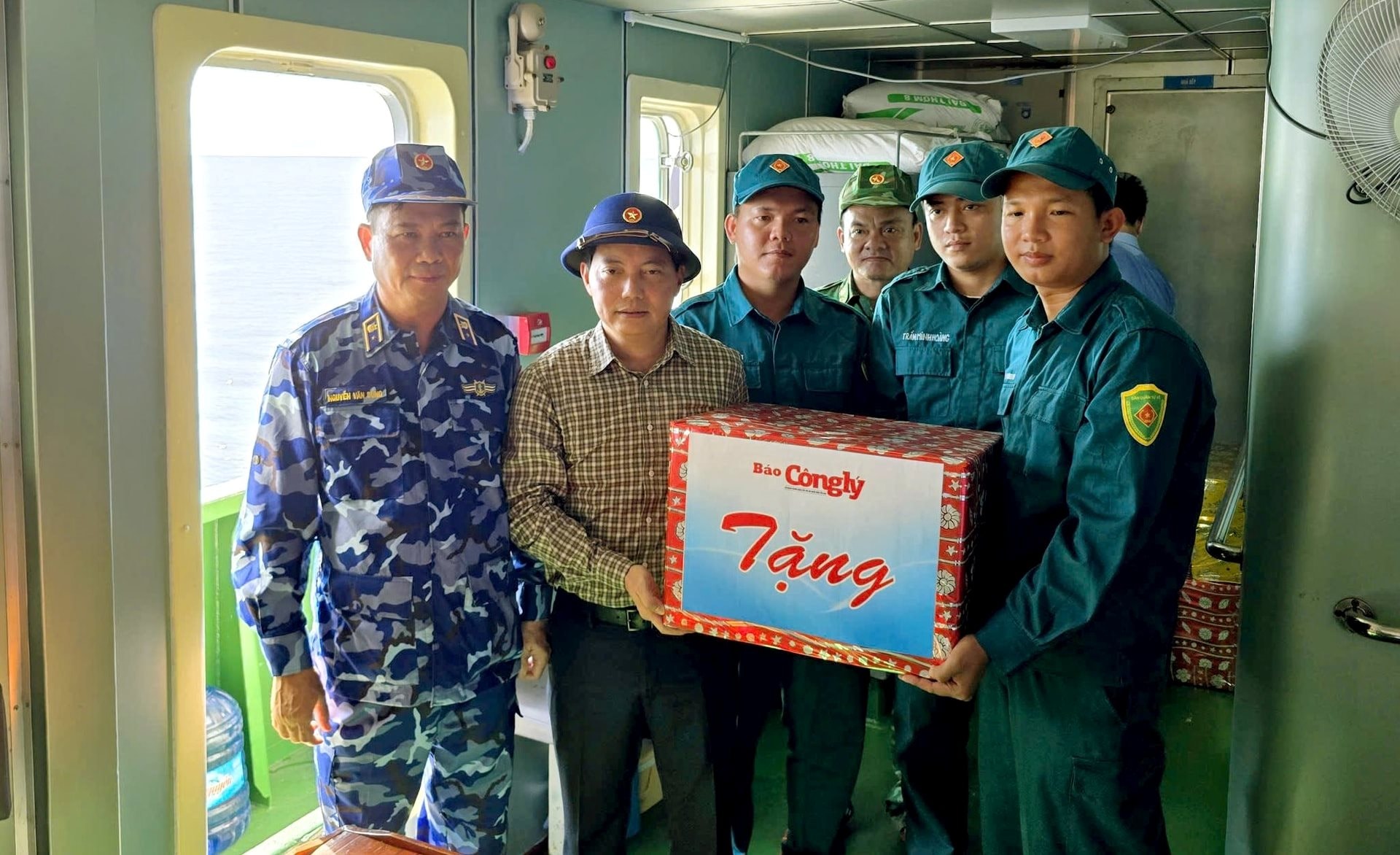 bcl-tang-qua-ngu-dan.jpg