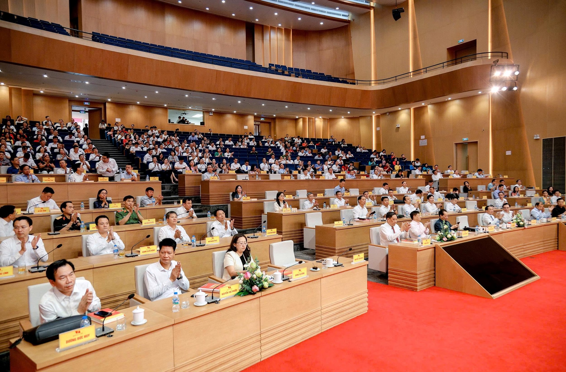 cac-dai-bieu-tai.jpg