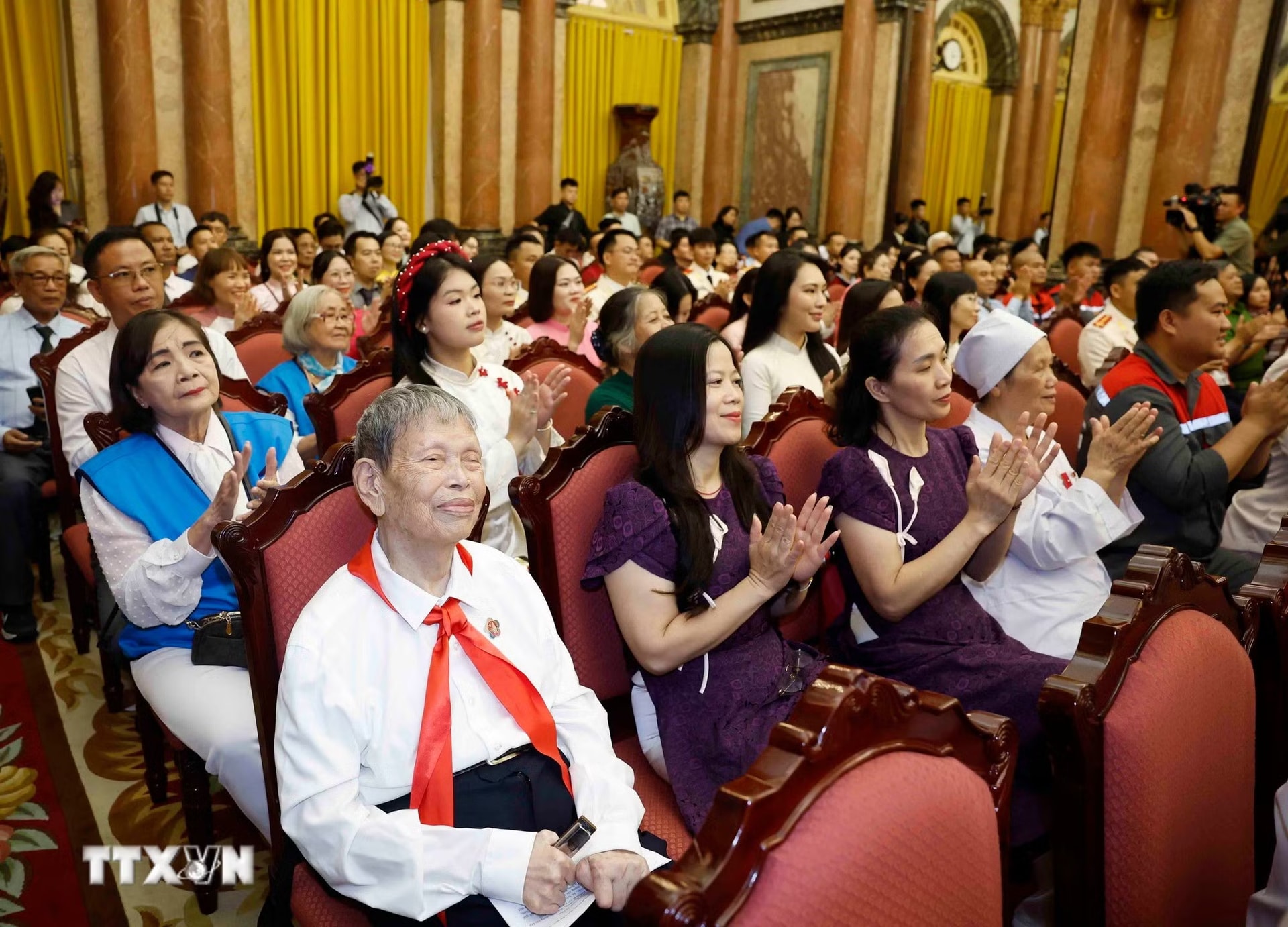 ttxvn-1006-tong-bi-thu-chu-tich-nuoc-viec-tu-te-9.jpg