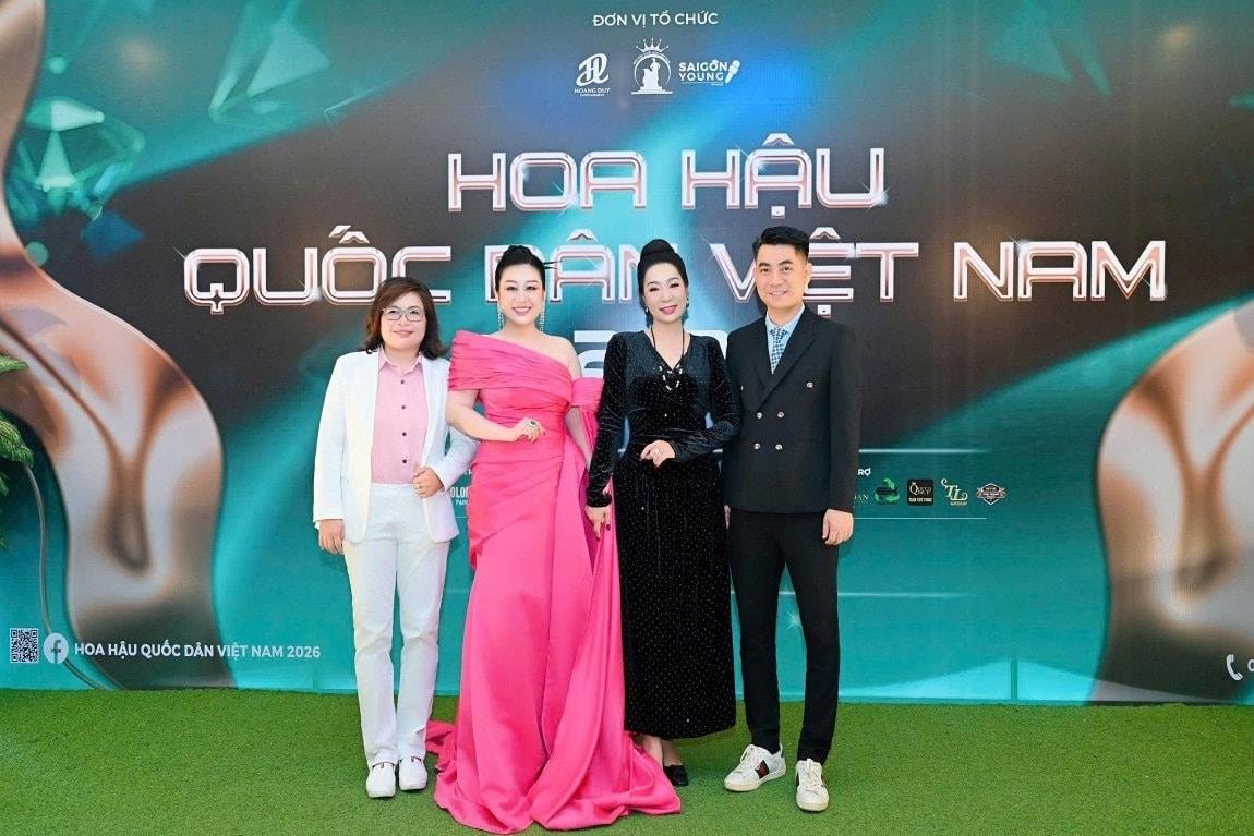 hoa-hau-doanh-nhan-2(2).jpg