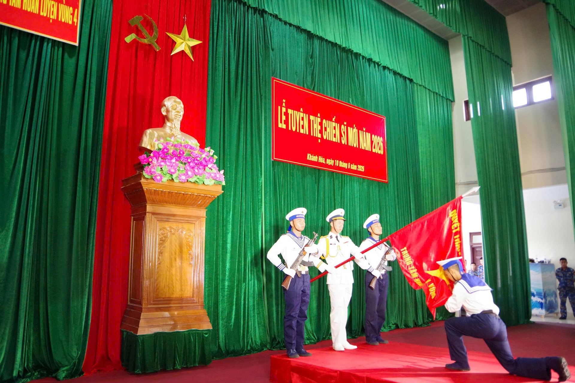 nghi-thuc-hon-quan-ky-tai-trung-tam-huan-luyen-vung-4.jpg