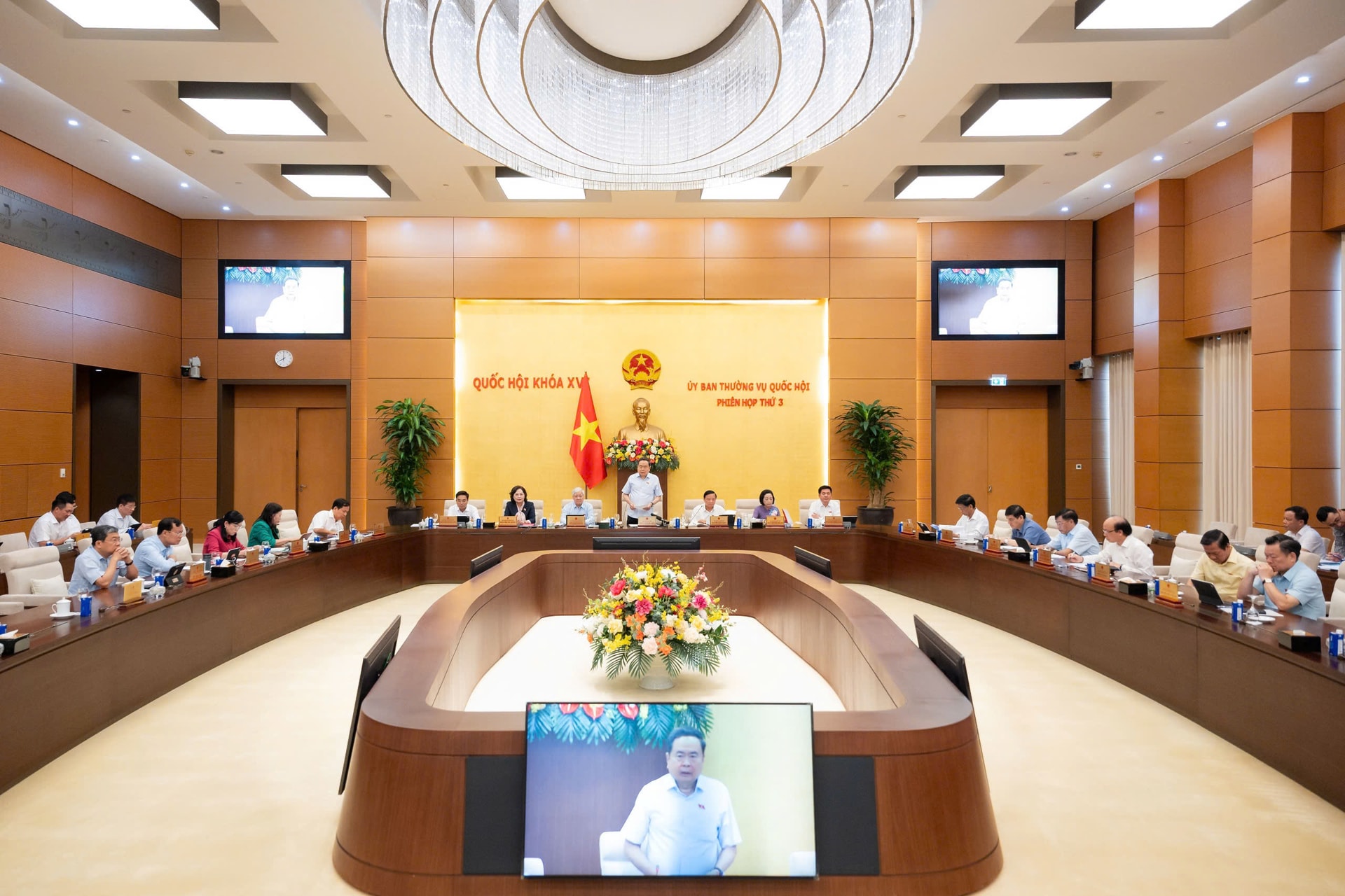 uy-ban-thuong-vu-quoc-hoi1.jpg