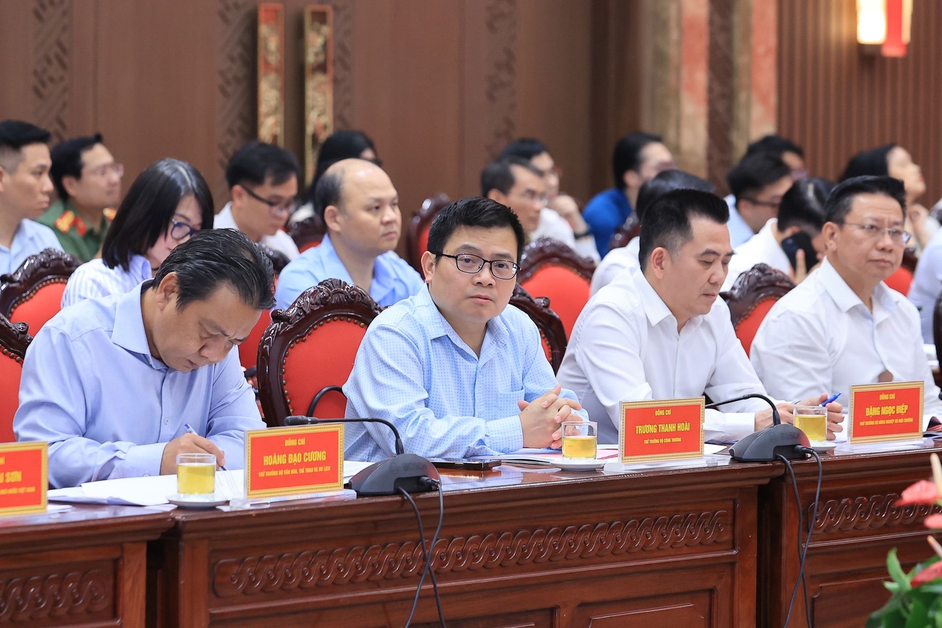 Thủ tướng: Hà Nội sẽ được ưu tiên nguồn lực, cơ chế nhưng phải cam kết tăng chất lượng đầu tư và đóng góp cho cả nước- Ảnh 9. Thủ tướng: Hà Nội sẽ được ưu tiên nguồn lực, cơ chế nhưng phải cam kết tăng chất lượng đầu tư và đóng góp cho cả nước- Ảnh 9.