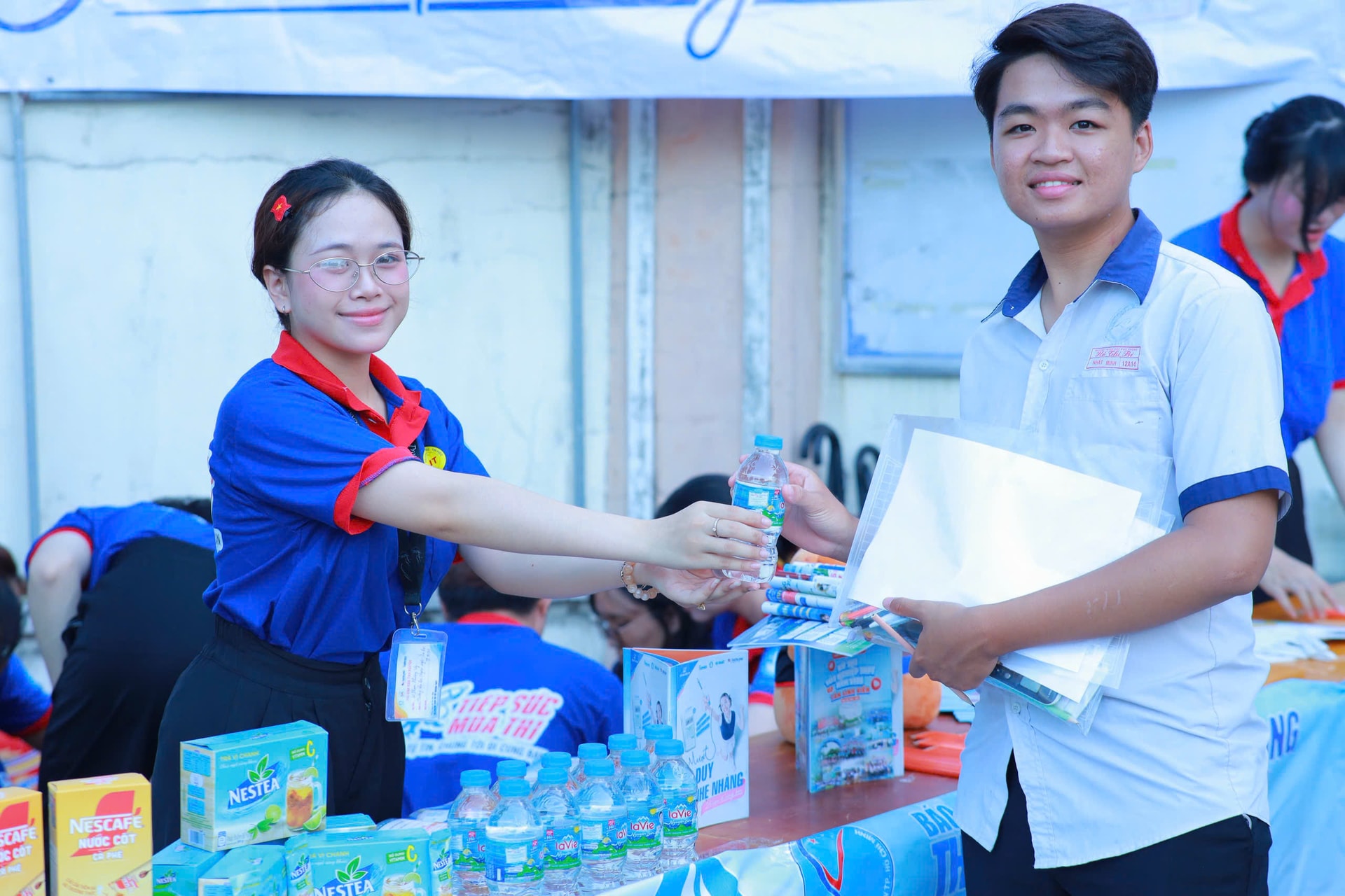 dai-hoc-huflit-gui-diem-truong-thpt-ho-thi-bi1.jpg