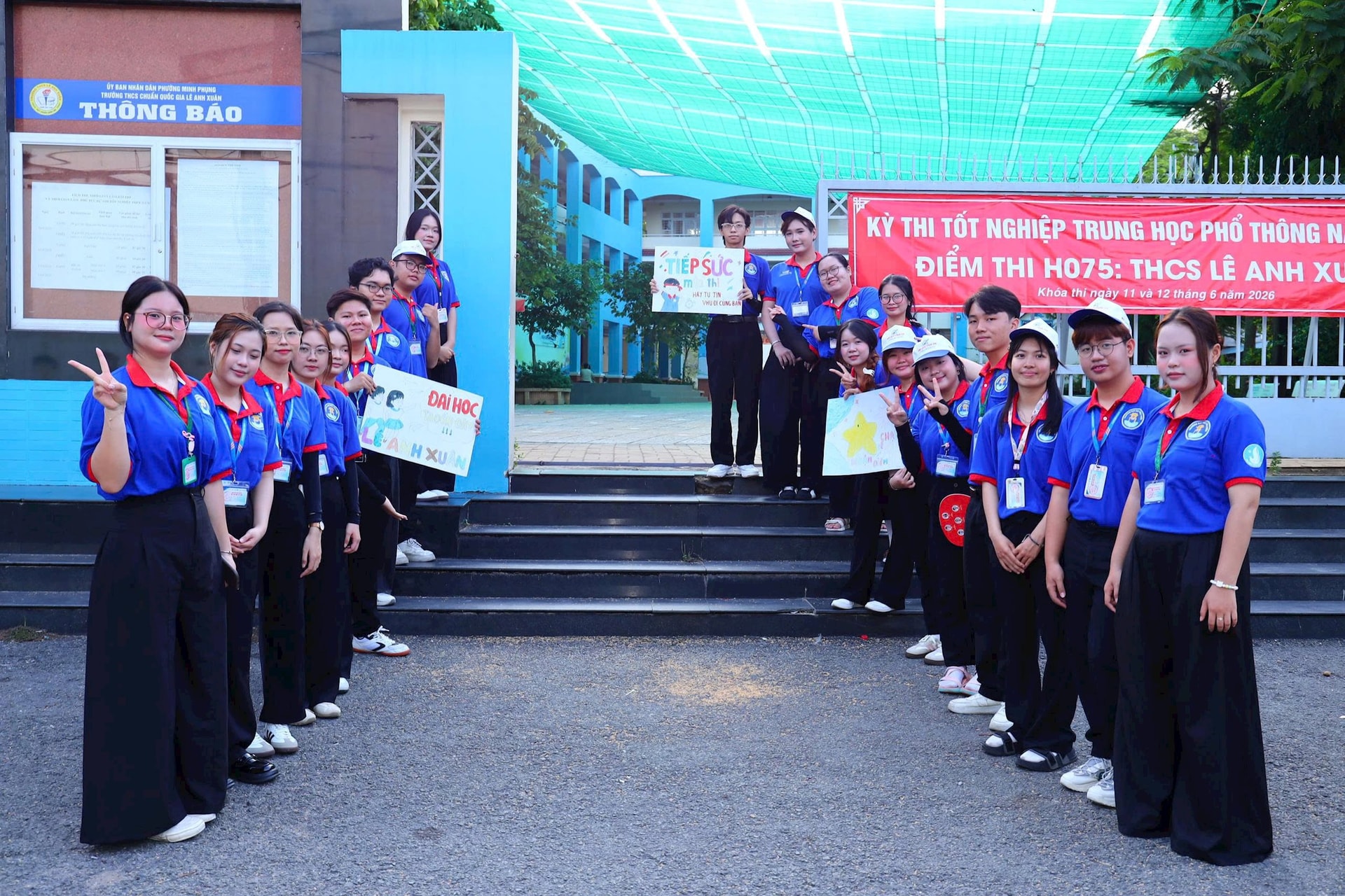truong-dh-van-hien-gui-diem-truong-thcs-le-anh-xuan.jpg