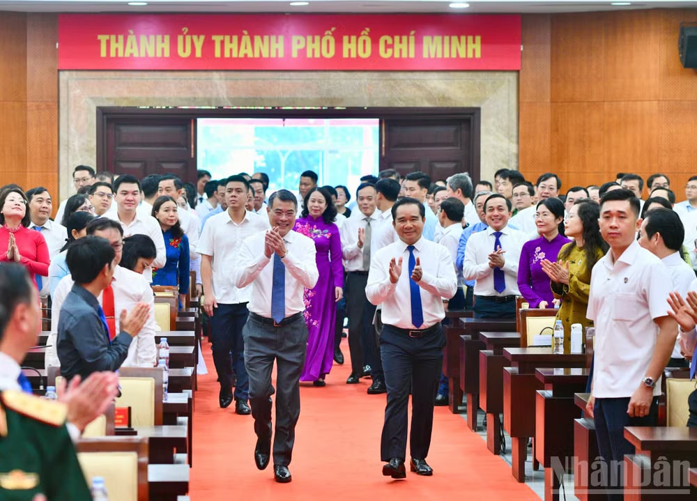Thủ tướng Chính phủ Lê Minh Hưng tới dự Lễ phát động Phong trào thi đua quyết tâm thực hiện thắng lợi mục tiêu tăng trưởng bền vững 2 con số giai đoạn 2026-2030. (Ảnh: Thanh Giang)