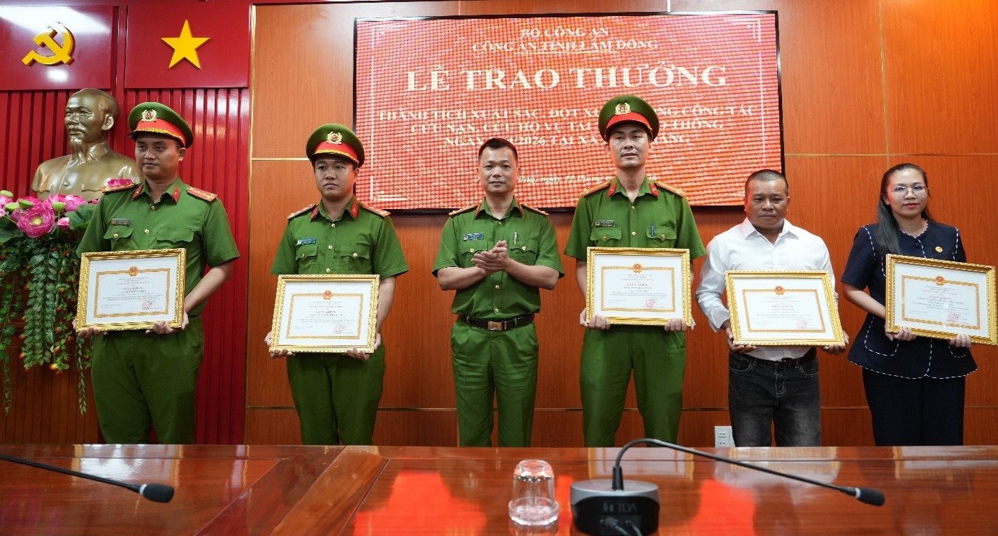 trao-thuong-hoa-thang2.jpg