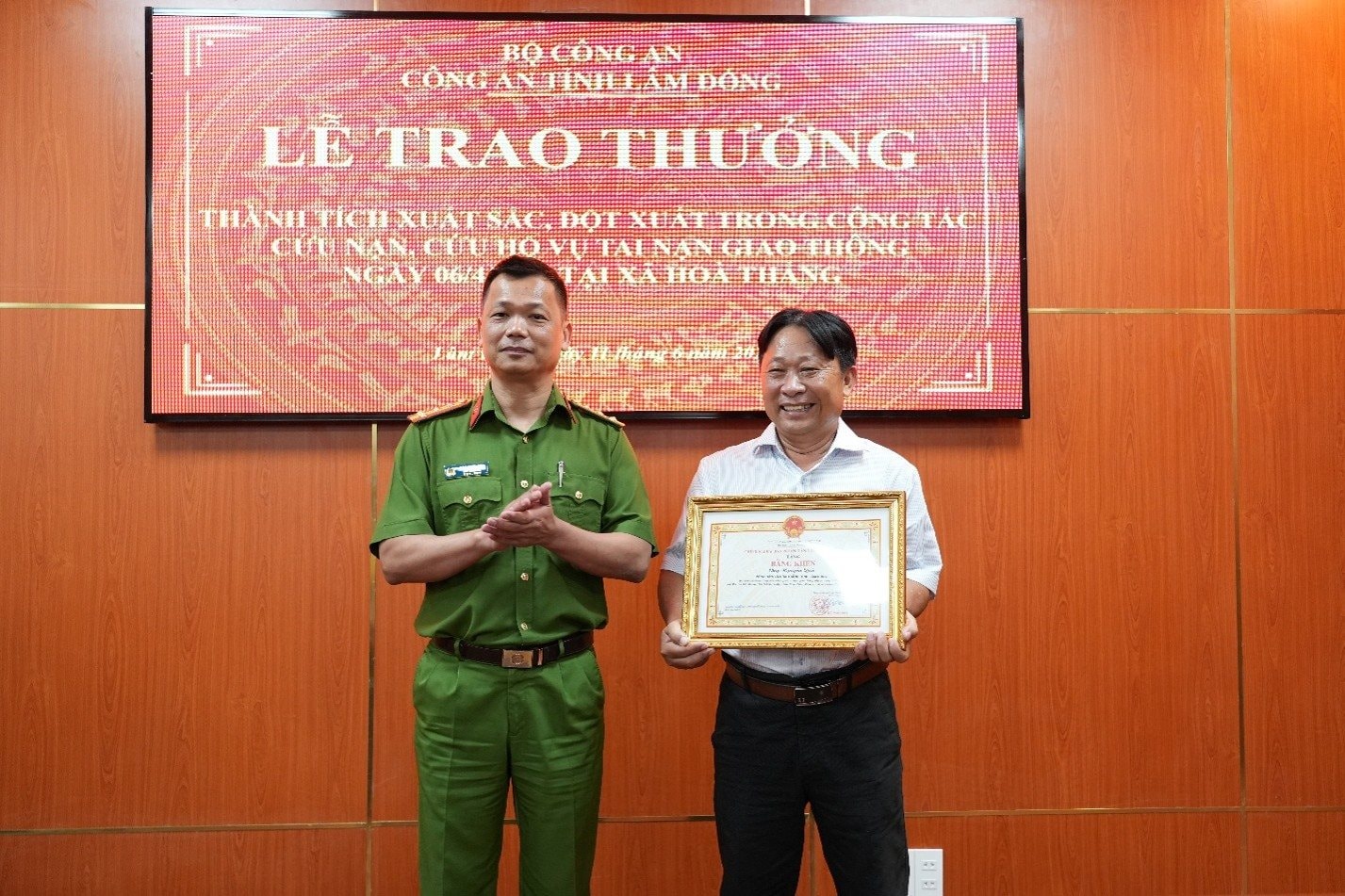 trao-thuong-hoa-thang3.jpg