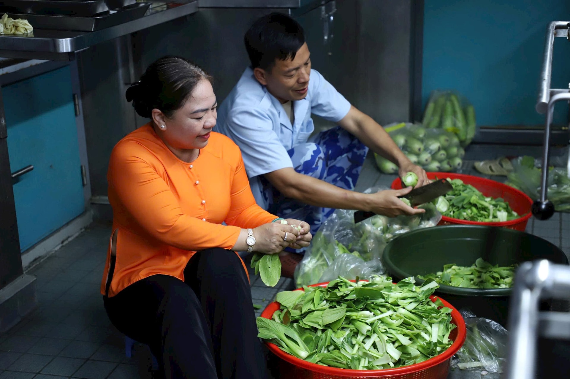 chi-nguyen-thi-dien-va-thieu-ta-qncn-do-van-duong-bep-truong-.jpg