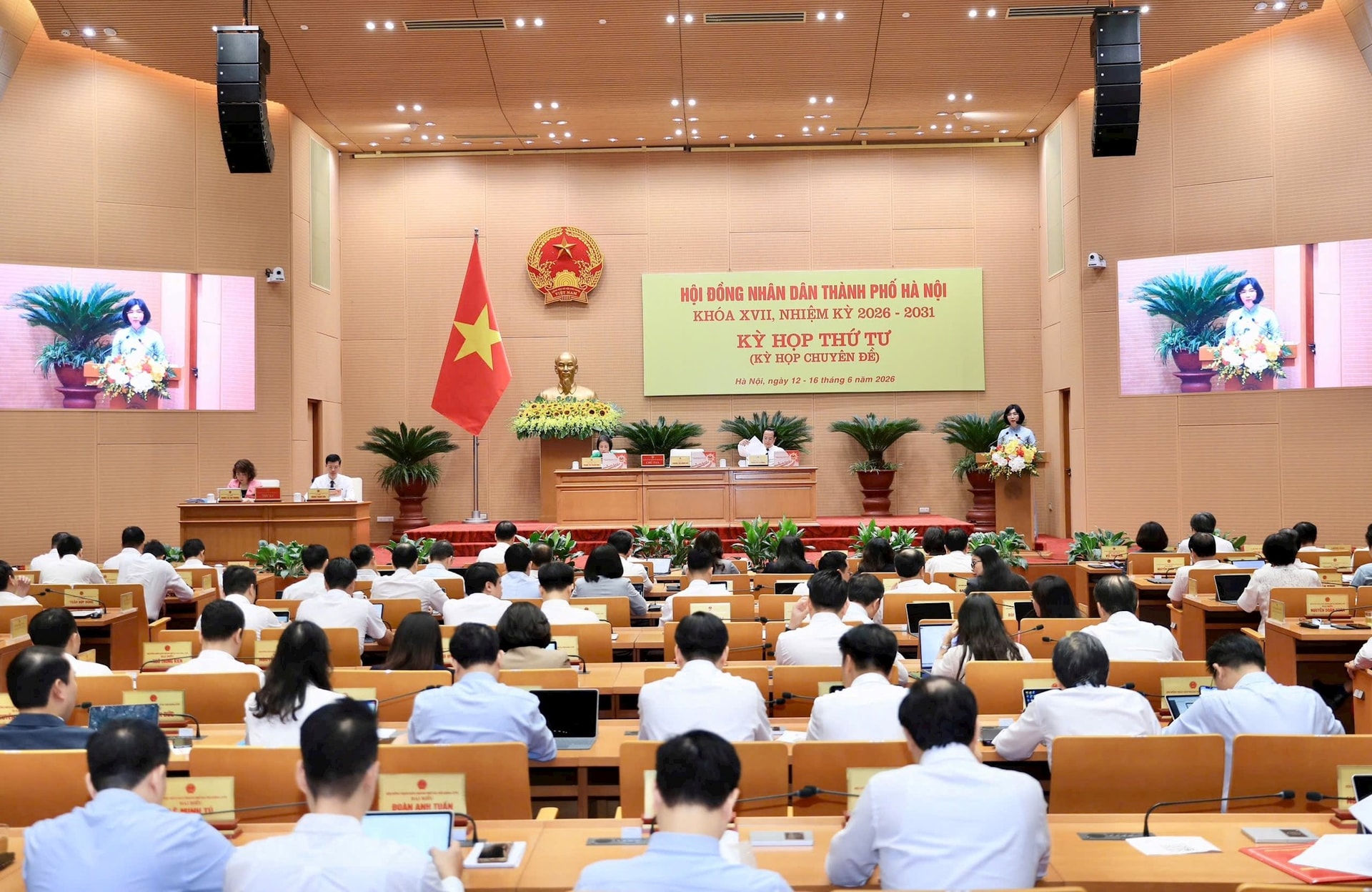 hoi-dong-nhan-dan.jpg
