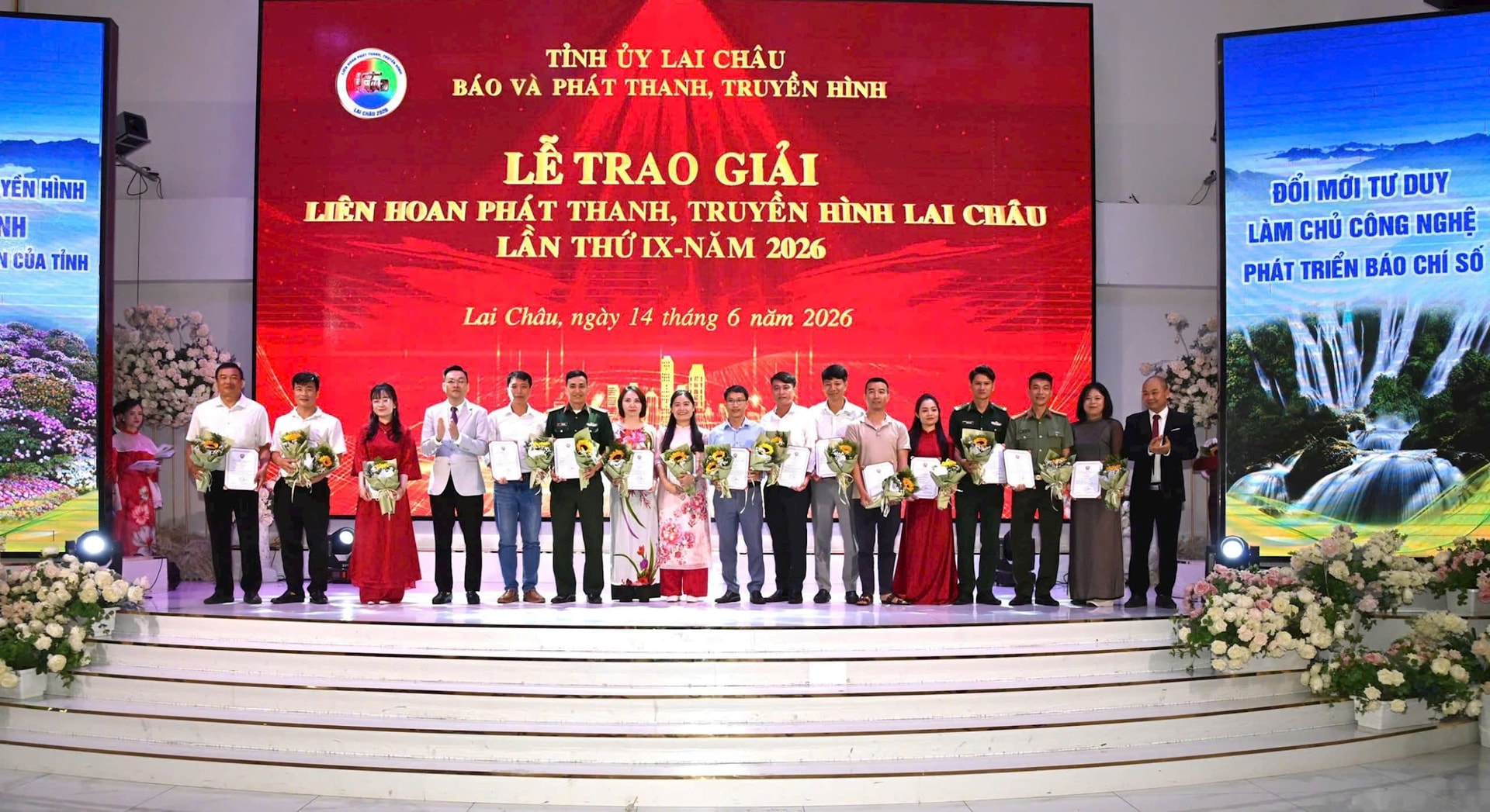 le-trao-giai.jpg