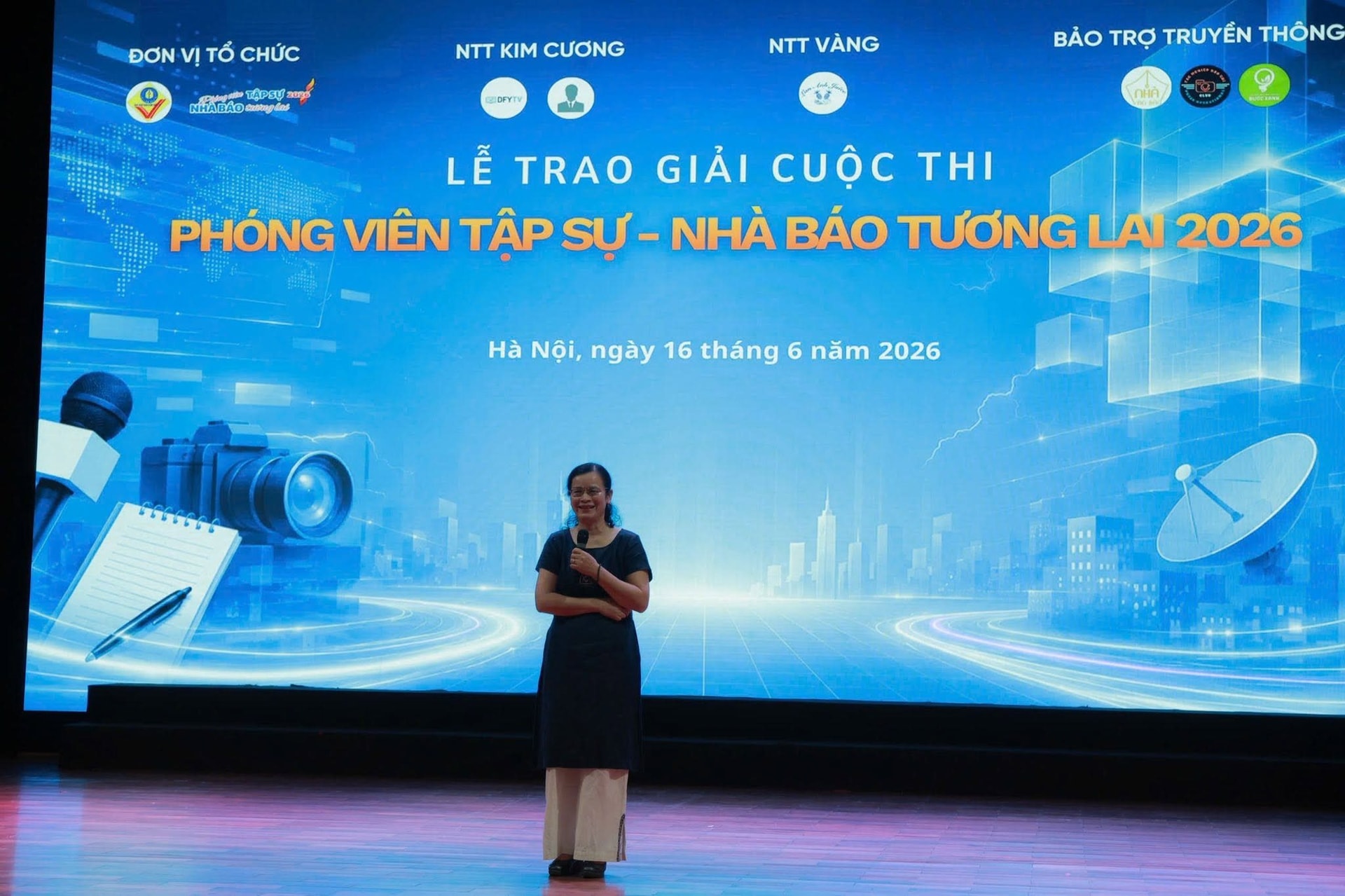 co-thuy.jpg