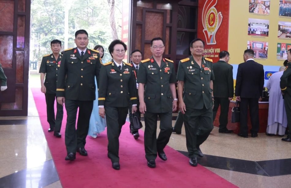 cuu-chien-binh-e.jpg