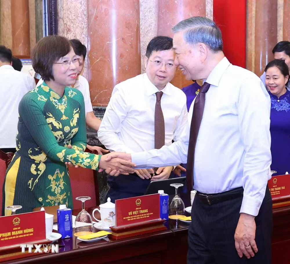 ttxvn-tong-bi-thu-chu-tich-nuoc-gap-mat-101-nha-bao-tieu-bieu-8.jpg