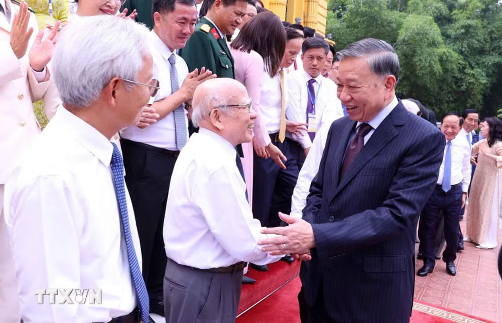 ttxvn-tong-bi-thu-chu-tich-nuoc-gap-mat-101-nha-bao-tieu-bieu-2.jpg