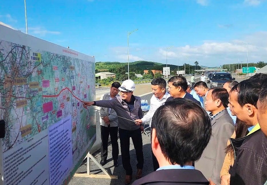 uy-vien-trung-uong-dang-bi-thu-tinh-uy-dak-lak-luong-nguyen-minh-triet-kiem-tra-cong-tac-quy-hoach-phat-trien-kinh-te-xa-hoi-xa-ea-o.jpg