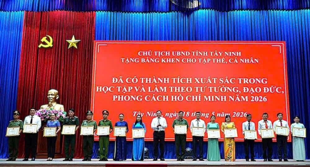 z7941452815654_859f6759192c7bd4bcacd1adc064d6c9.jpg