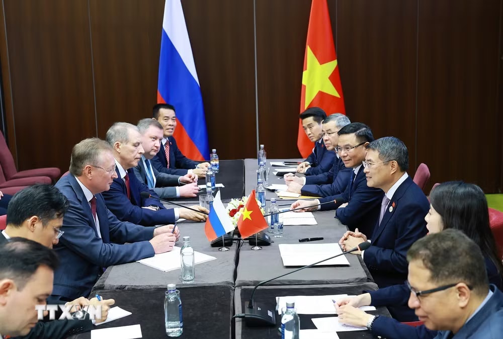 Thủ tướng Lê Minh Hưng tiếp ông Sergey Kudryashov, Tổng Giám đốc Tập đoàn Zarubezhneft. (Ảnh: Dương Giang/TTXVN) ttxvn-thu-tuong-le-minh-hung-tiep-tong-giam-doc-tap-doan-zarubezhneft-3.jpg