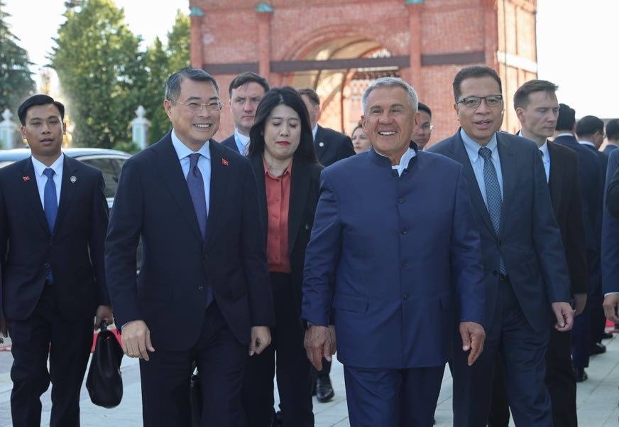Thủ tướng Lê Minh Hưng gặp Người đứng đầu Cộng hòa Tatarstan (Liên bang Nga)- Ảnh 1. Thủ tướng Lê Minh Hưng gặp Người đứng đầu Cộng hòa Tatarstan (Liên bang Nga)- Ảnh 1.