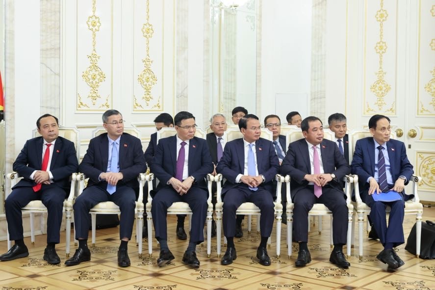 Thủ tướng Lê Minh Hưng gặp Người đứng đầu Cộng hòa Tatarstan (Liên bang Nga)- Ảnh 4. Thủ tướng Lê Minh Hưng gặp Người đứng đầu Cộng hòa Tatarstan (Liên bang Nga)- Ảnh 4.