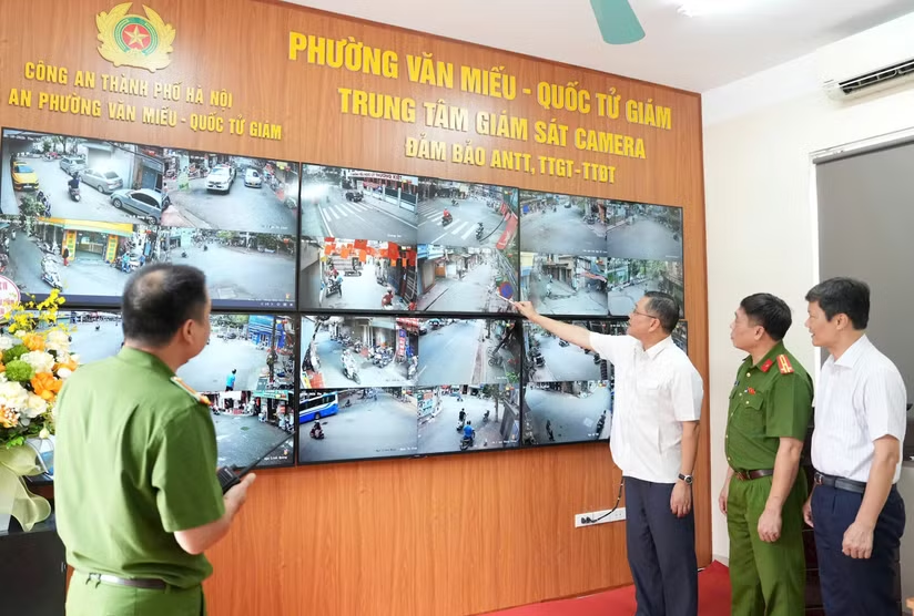 25-camera-ho-tro-giam-sat-giao-thong-trat-tu-do-thi-tai-phuong-van-mieu-quoc-tu-giam.png