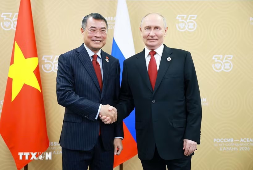 Thủ tướng Lê Minh Hưng hội kiến Tổng thống Nga Vladimir Putin. (Ảnh: Dương Giang/TTXVN)