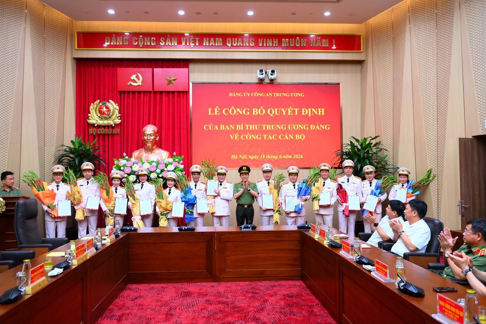 congboquyetdinh.jpg