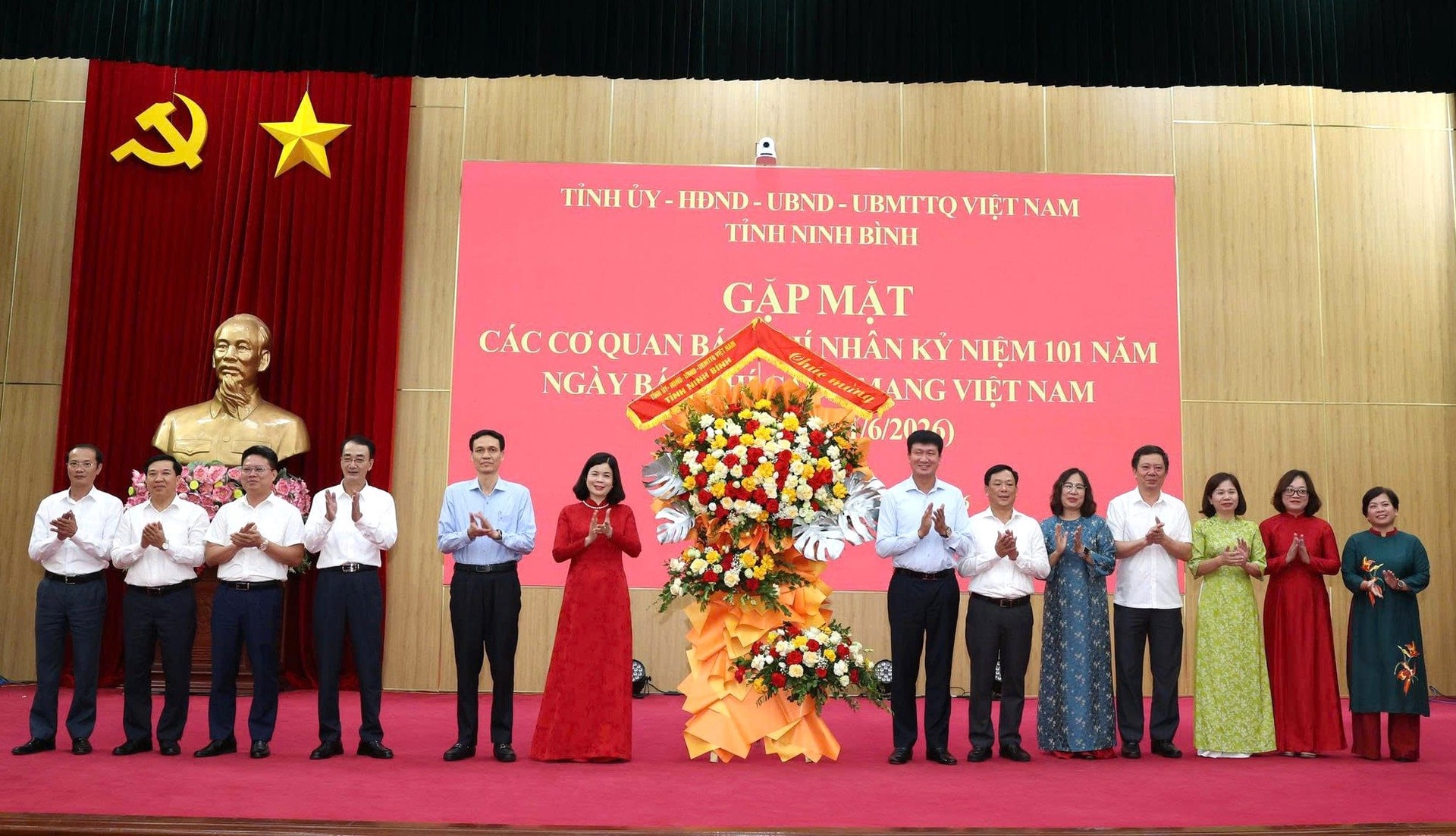 gap_mat_bao_chi_anh1.jpg