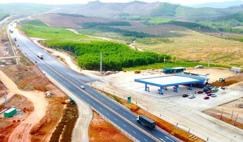 hoan-thanh-duong-ket-noi-cong-trinh-dich-vu-cong-tai-tram-dung-nghi-truoc-ngay-30.6.jpg