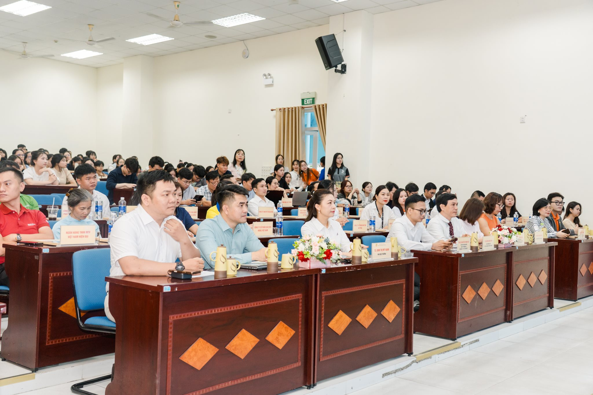 1-quang-canh(1).jpg