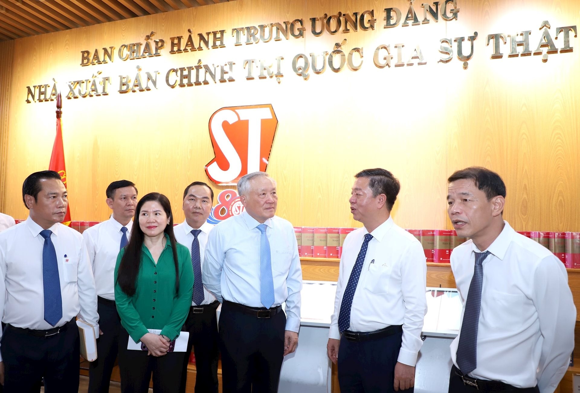 anh-17-sach.jpg