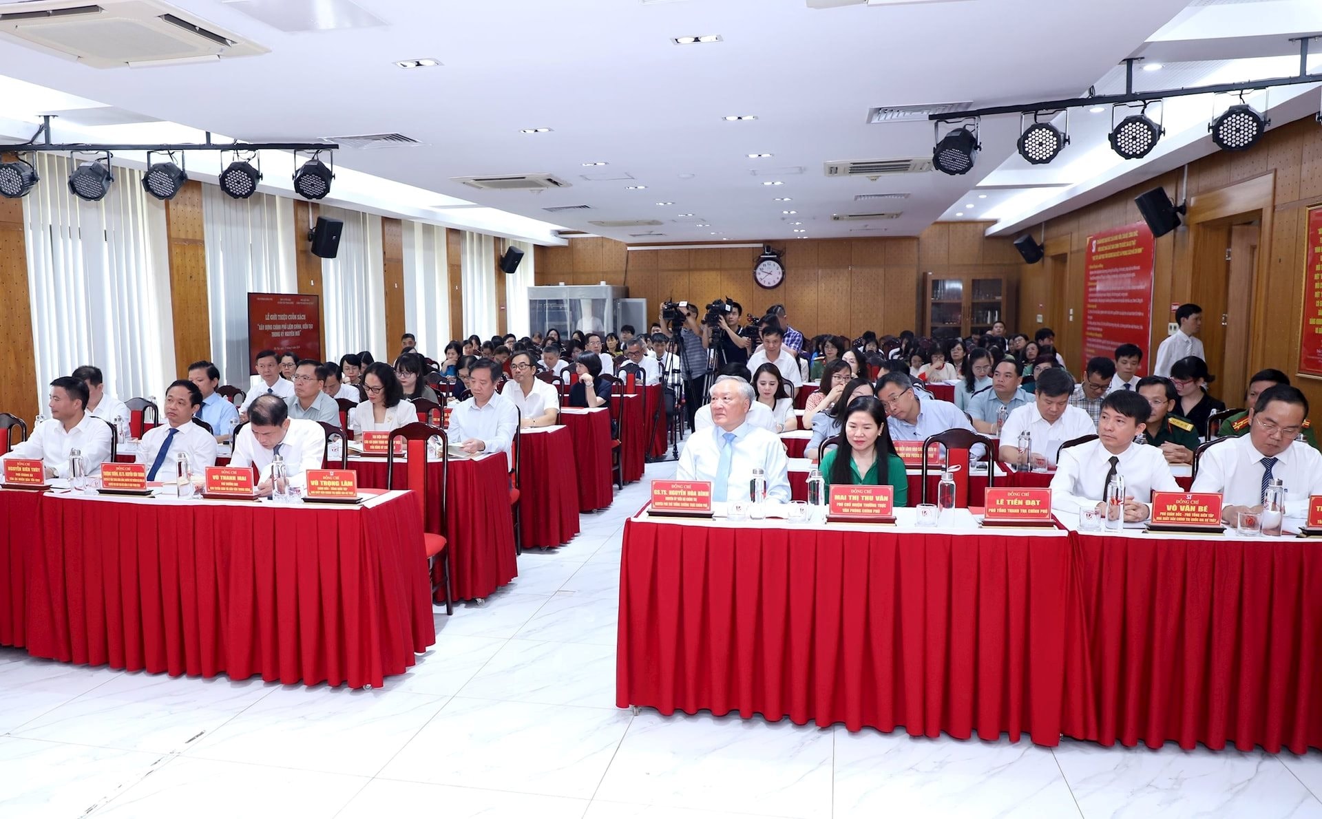 anh-5-sach.jpg