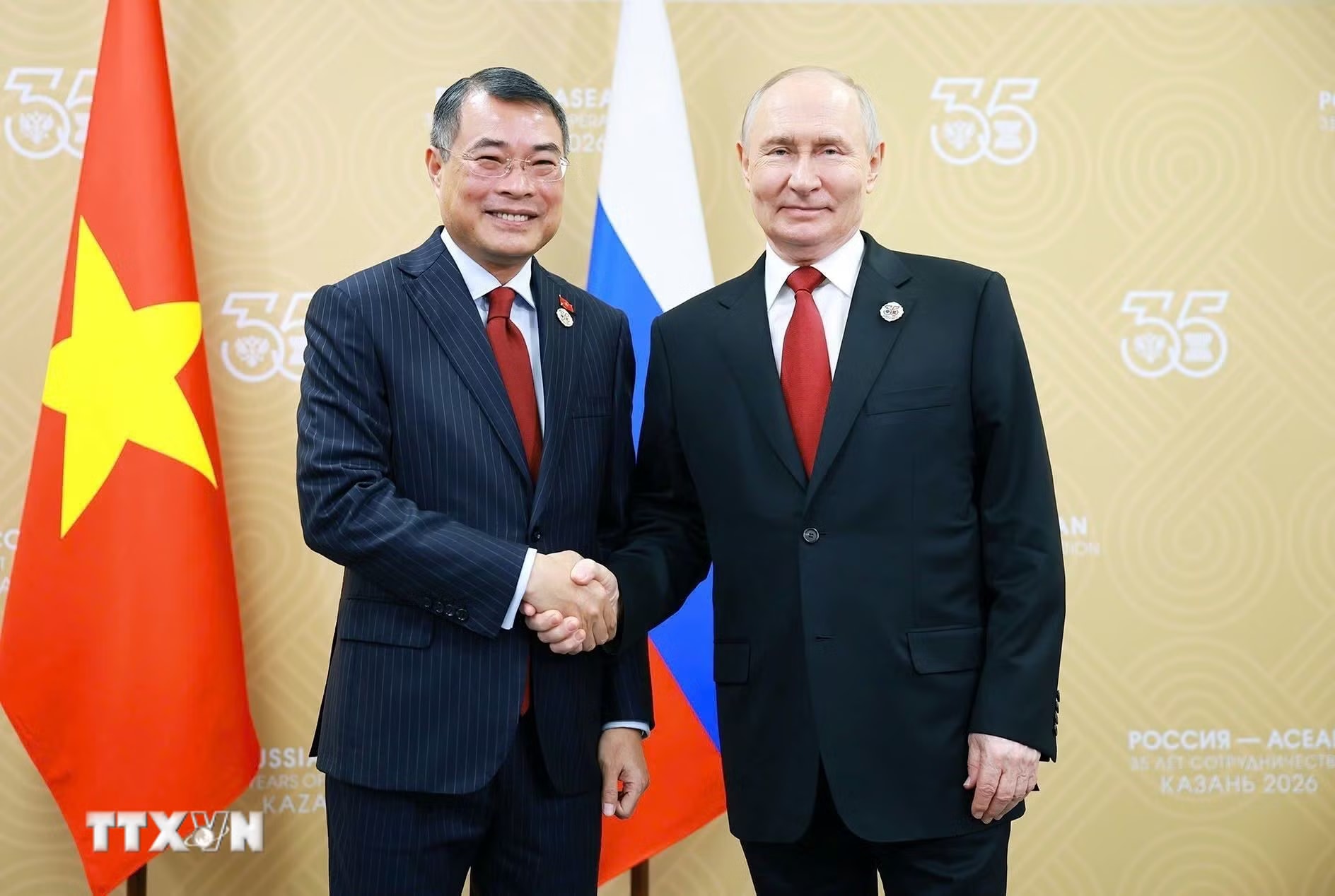 ttxvn-thu-tuong-le-minh-hung-hoi-kien-tong-thong-nga-vladimir-putin-1806.jpg