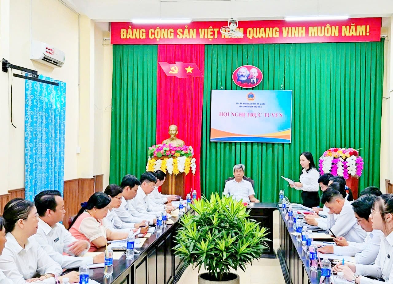 chanh-an-lam-viec-1.jpg