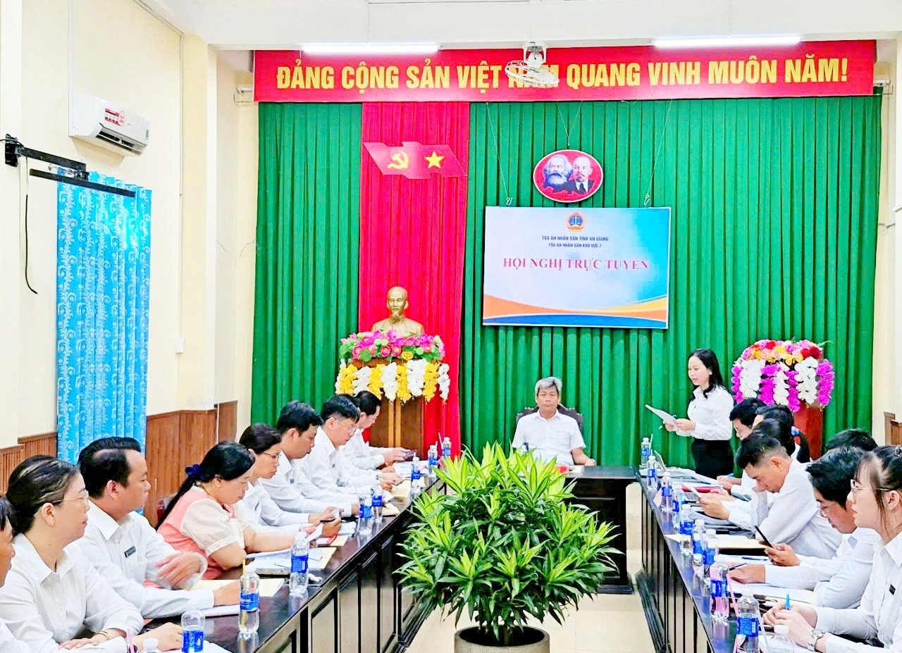 chanh-an-lam-viec-1.jpg