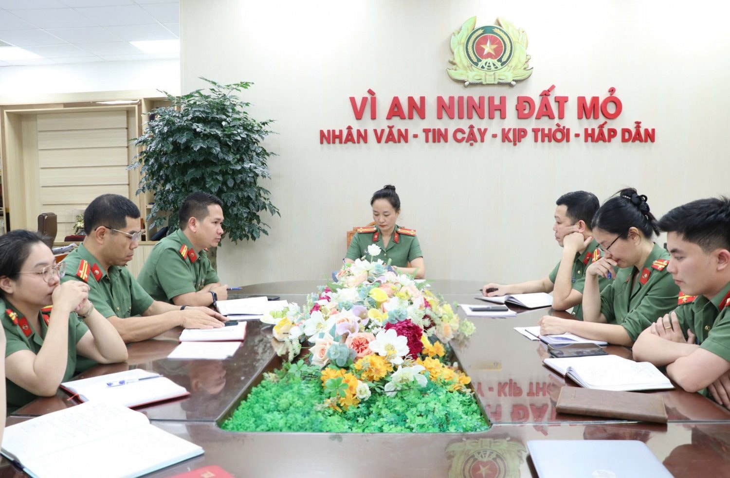 lanh-dao.jpeg