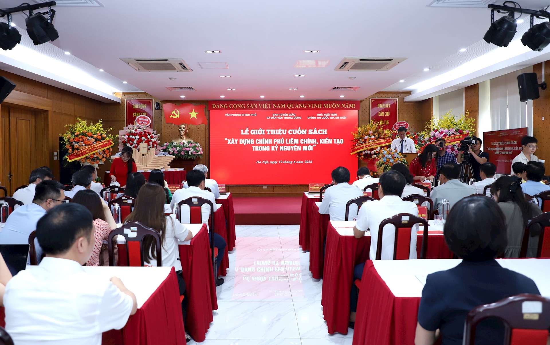 sach-nguyen-hoa-binh-9-.jpg