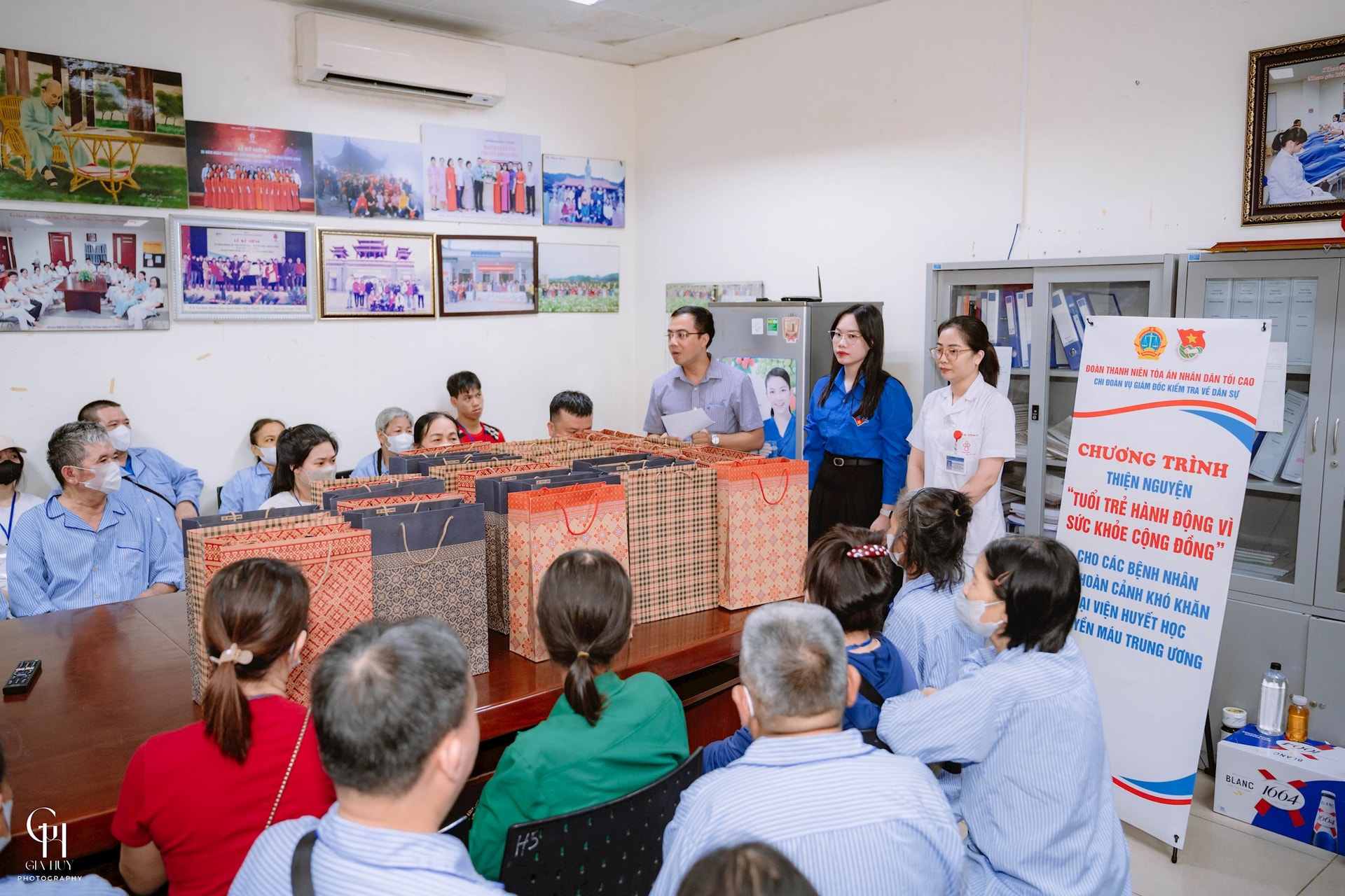 dong-chi-ha-thanh-huyen-bi-thu......jpg